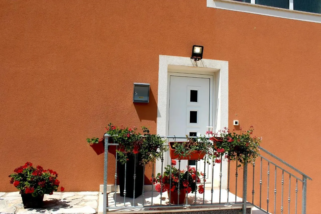 Modern Apartment With Large Pool&Sea View Kastela