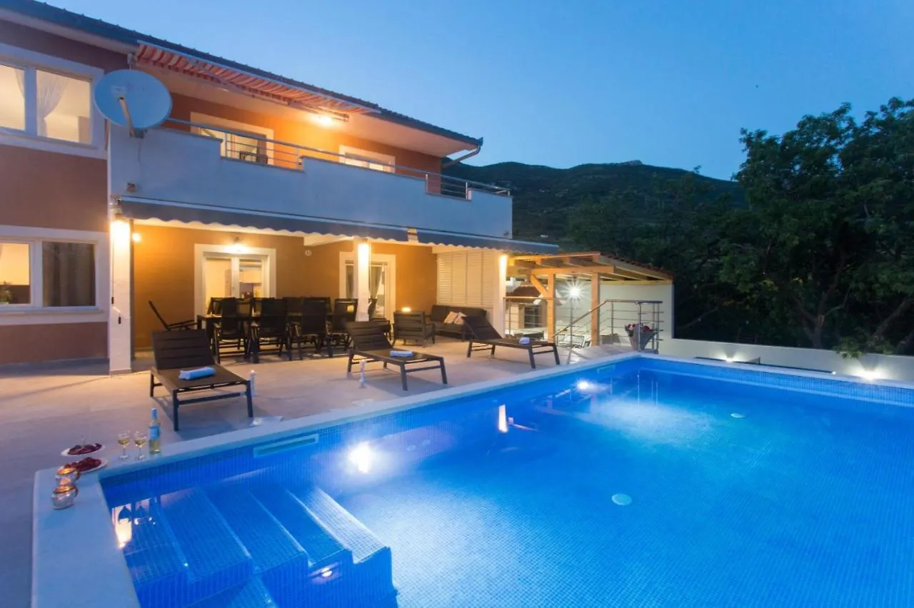 Modern Apartment With Large Pool&Sea View Kastela