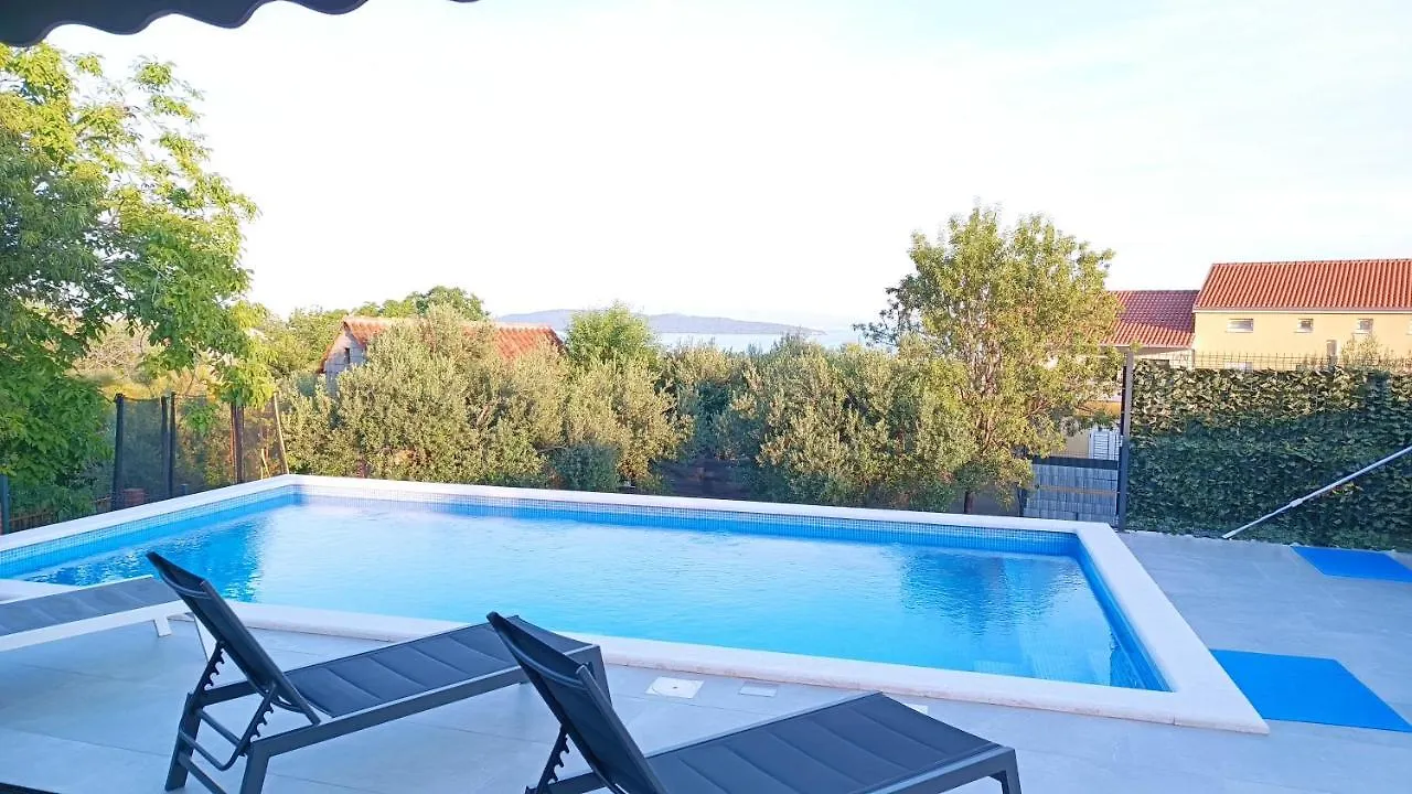 Modern Apartment With Large Pool&Sea View Kastela