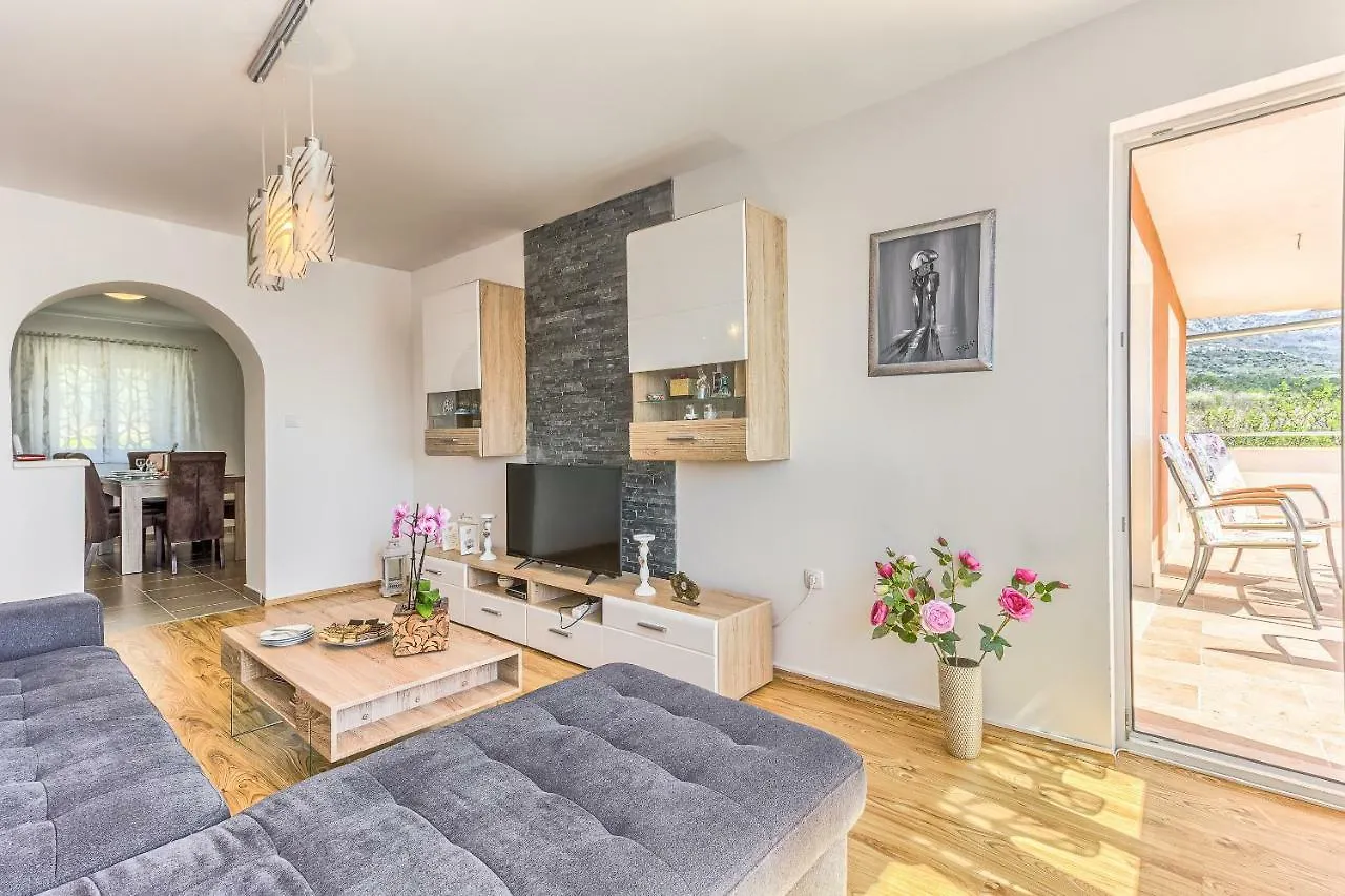 Modern Apartment With Large Pool&Sea View Kastela