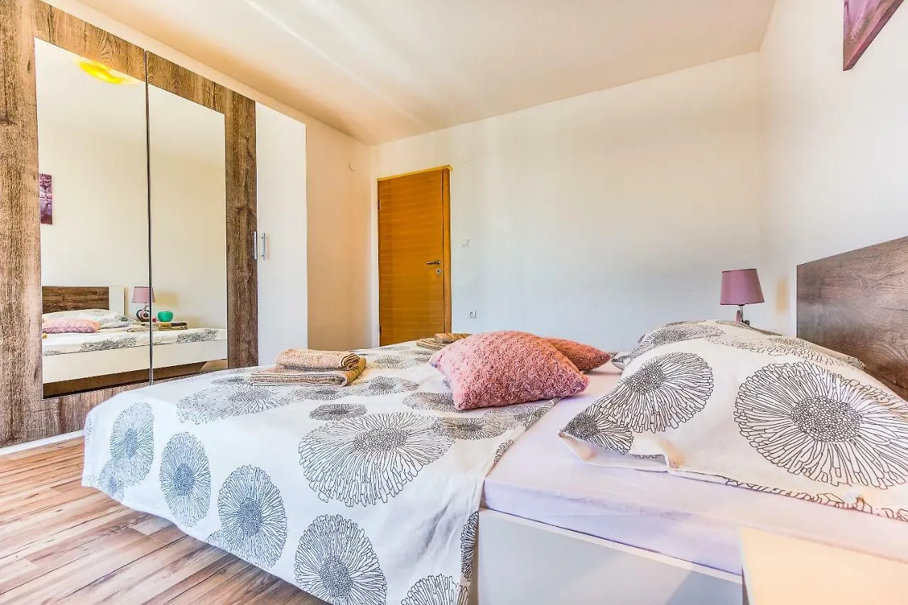 Modern Apartment With Large Pool&Sea View Kastela