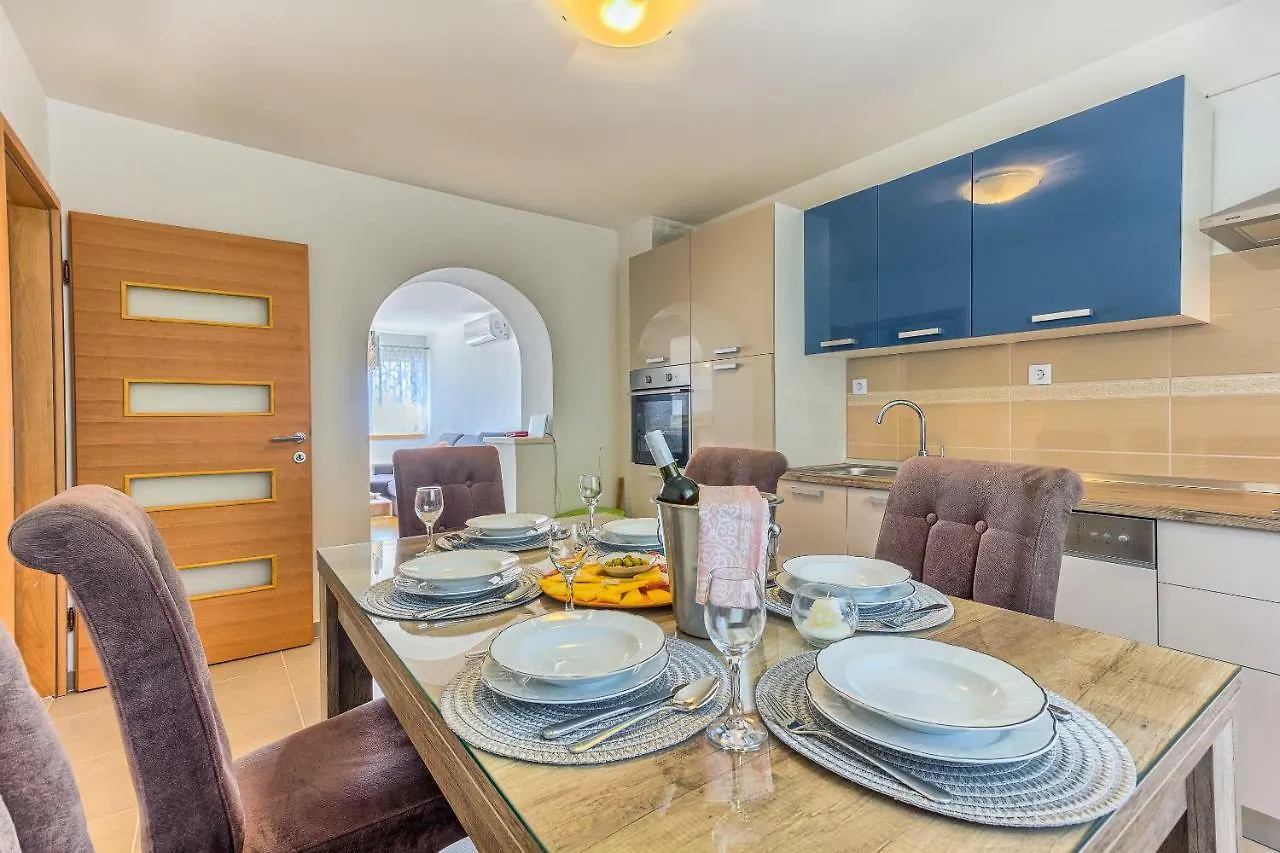 Modern Apartment With Large Pool&Sea View Kastela