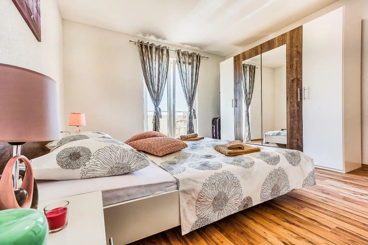 Modern Apartment With Large Pool&Sea View Kastela