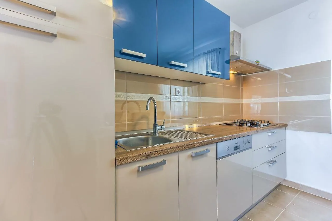 Modern Apartment With Large Pool&Sea View Kastela
