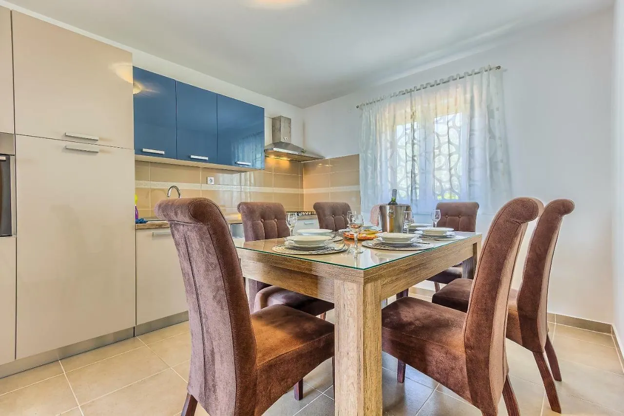 Modern Apartment With Large Pool&Sea View Kastela 0*,