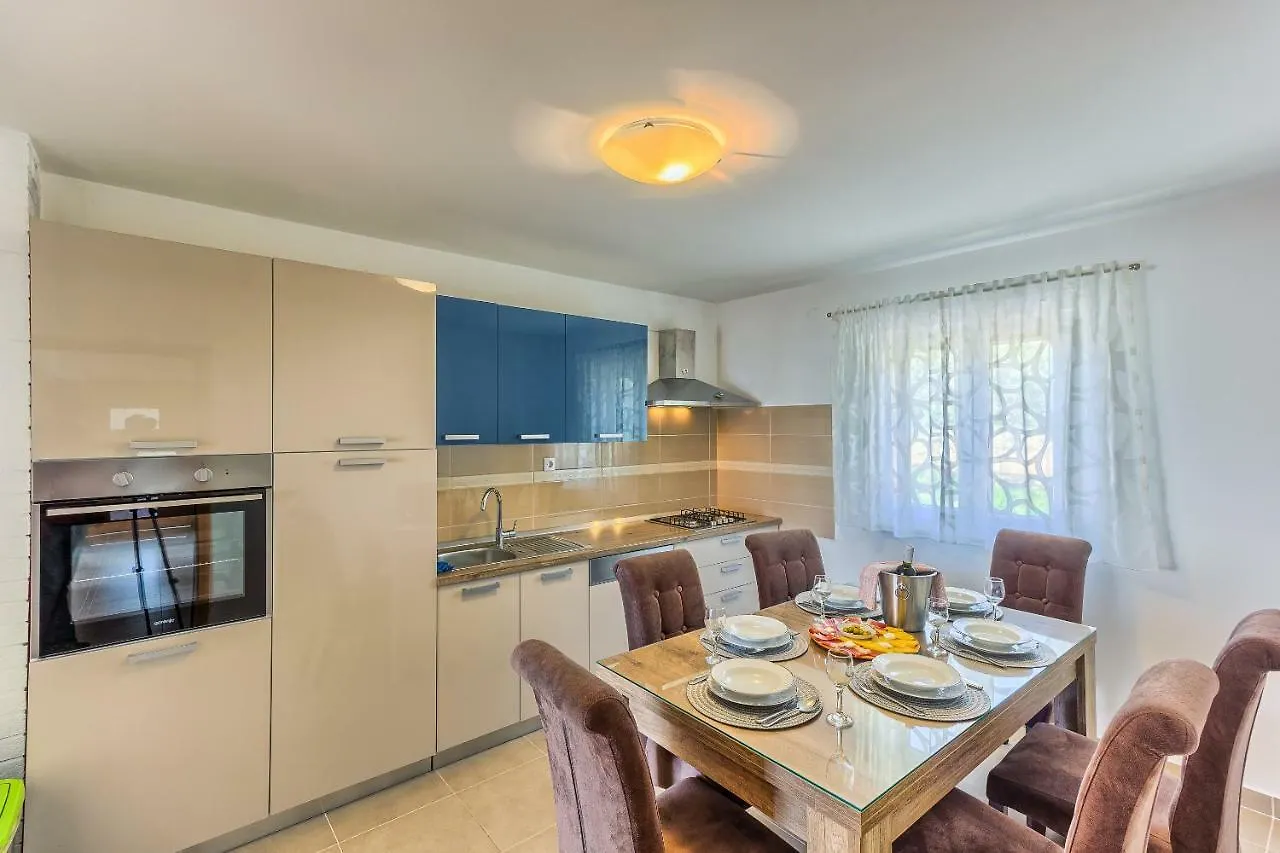 Modern Apartment With Large Pool&Sea View Kastela Croatia