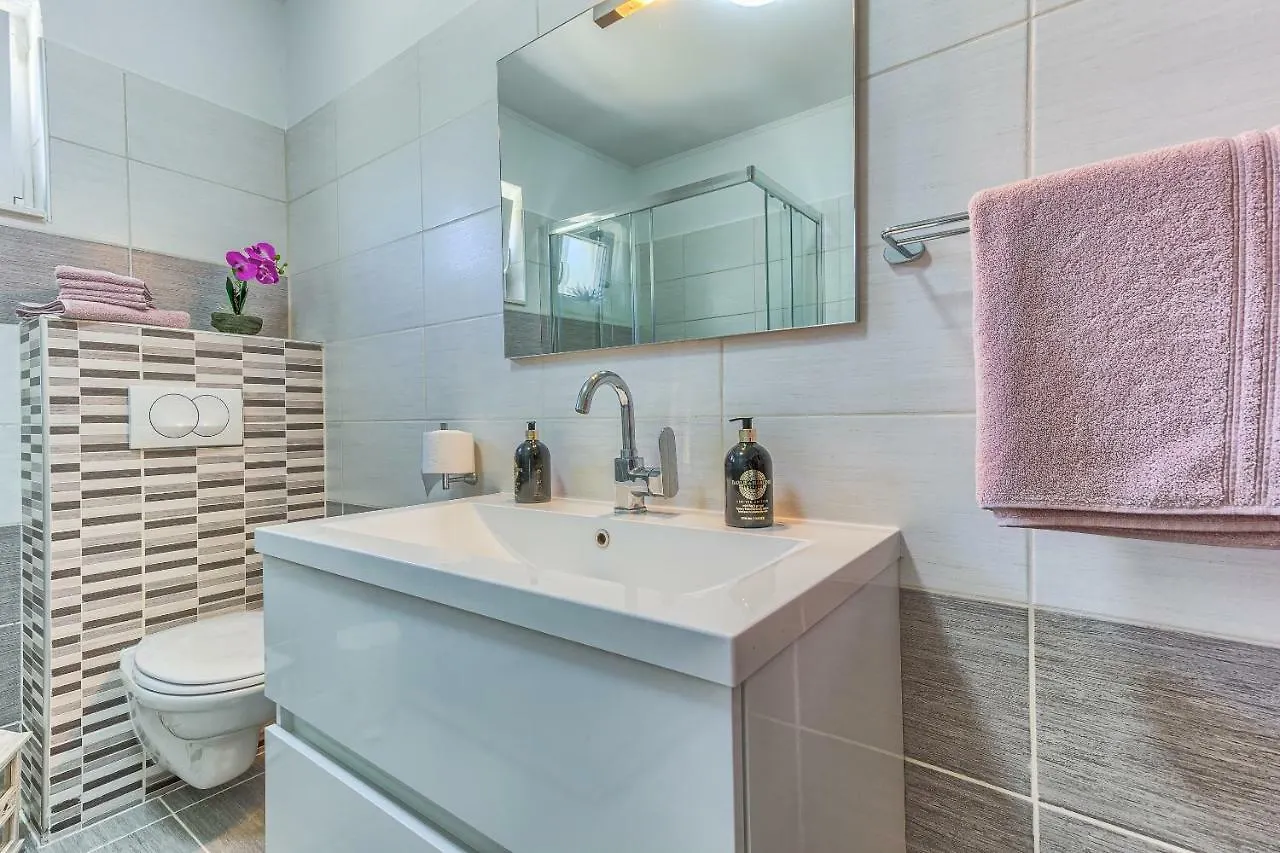 Modern Apartment With Large Pool&Sea View Kastela 0*,