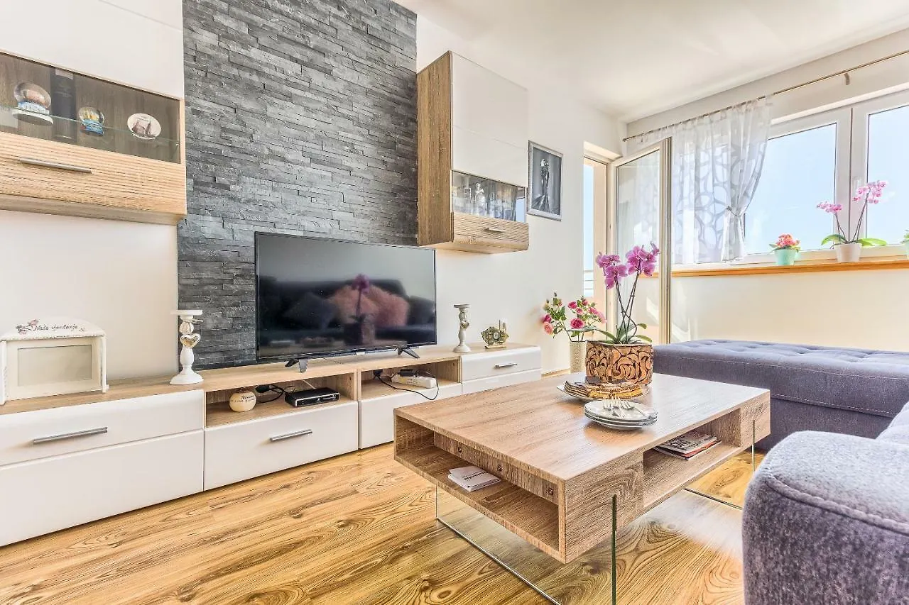 Modern Apartment With Large Pool&Sea View Kastela